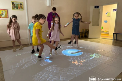 Детсадовцы Благовещенска осваивают интерактивный пол