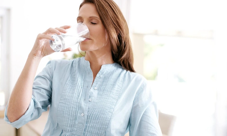 Почему пить воду с лимоном и медом — не самая полезная привычка | Источник: iStockphoto/STEEX