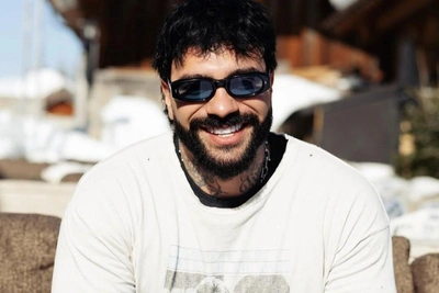 «Проводит в вип-зону, держит за руку, они остаются вдвоем»: Тимати заметили с новой блондинкой