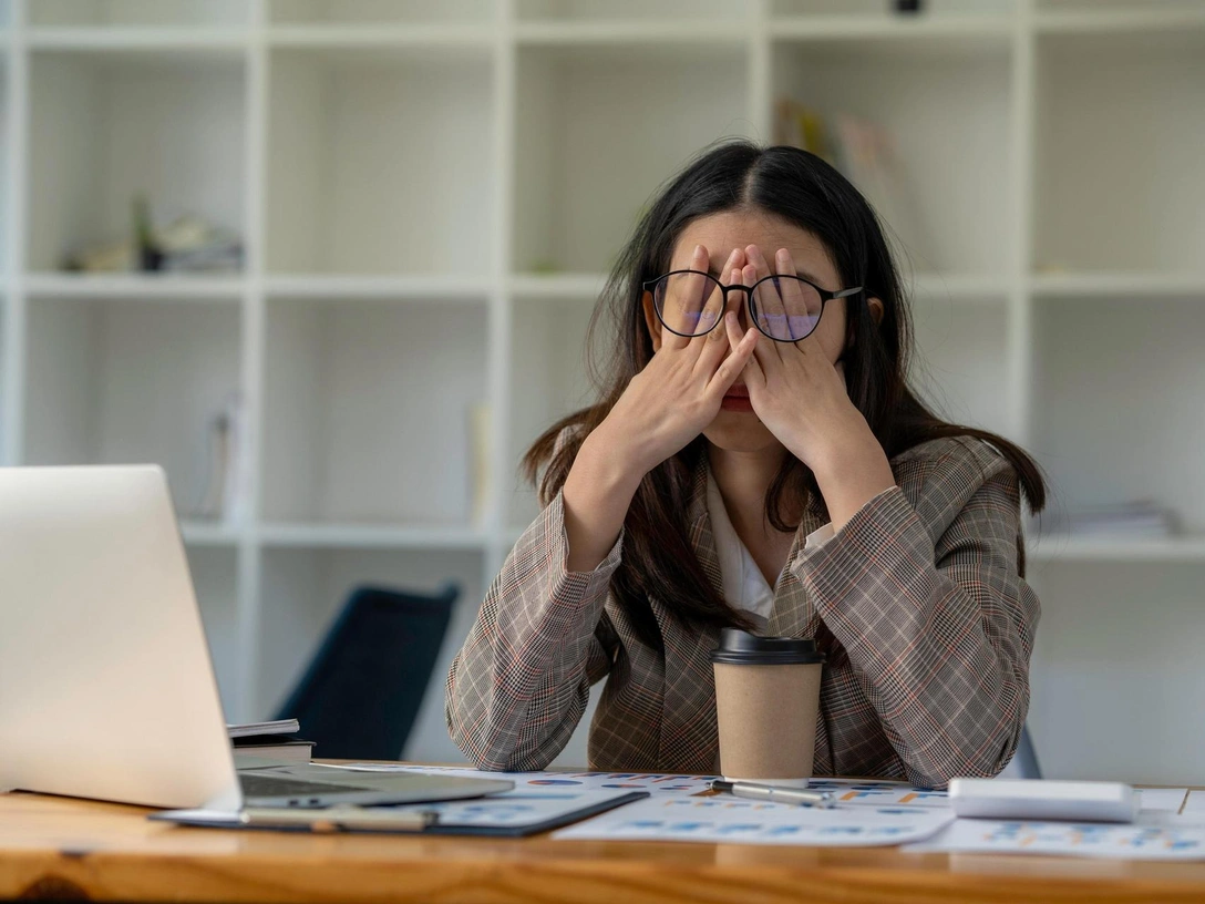 Замужем за работой: почему трудоголизм — не то, чем нужно гордиться | marieclaire.ru