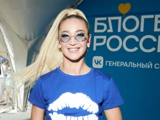 Ольга Бузова повторила танец Уэнсдэй в опасном платье с вываливающейся грудью