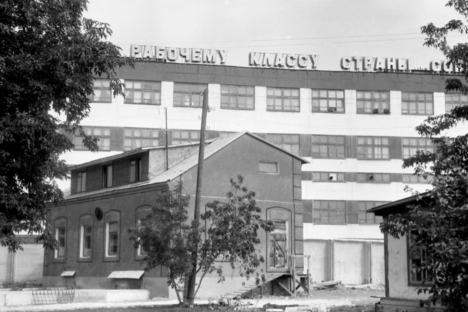 1992 год. На месте будущего Герцен Plaza — совсем другая жизнь | Источник: Эмилия Мамакина / Pastvu.ru