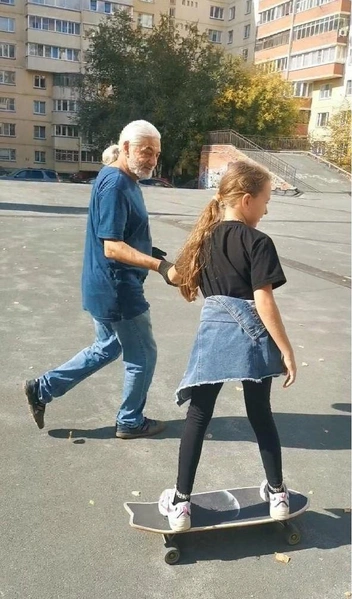 А ещё приобщает к спорту свою внучку | Источник: предоставлено Валентином Зюком