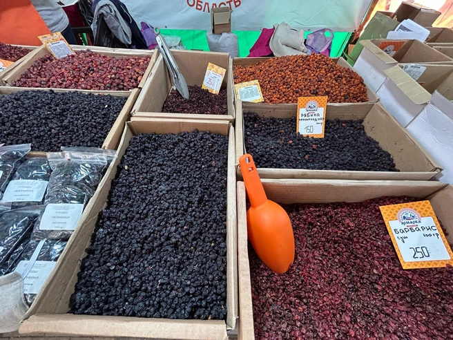Сушеные ягоды на ярмарке | Источник: Кристина Полевая / 29.RU