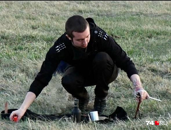 Свои первые ритуалы Артем начал проводить еще в Златоусте | Источник: предоставлено Артемом Бесовым