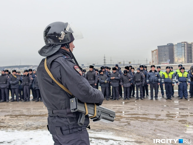 Есть даже отдельный человек с противодроновым ружьем | Источник: Алина Ринчино / «ИрСити»