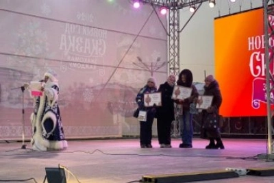 Полицейский Дед Мороз навестил многодетную семью в Чите