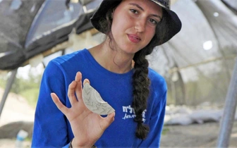 В Израиле школьница нашла 1500-летний керамический диск: как вы думаете, зачем он был нужен?