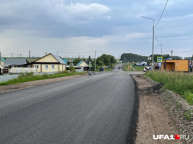 Так сейчас выглядит дорога на вокзал — слева находится Надеждино | Источник: Андрей Бирюков / UFA1.RU