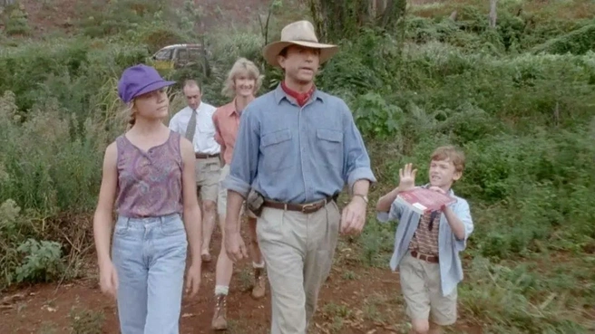 Jurassic Park (1993) / режиссер Стивен Спилберг | Источник: Сэм Нилл (в центре) в роли палеонтолога Алана Гранта