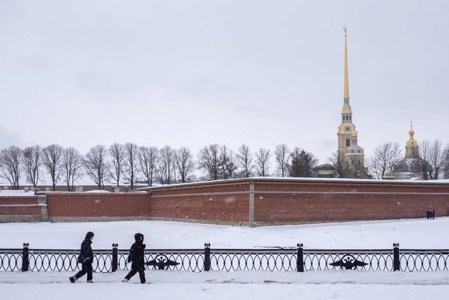 В Петербурге хотят запретить сажать вертолеты в Петропавловской крепости