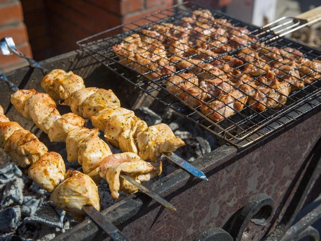 Как правильно выбрать качественное мясо для шашлыка? | Источник: Александр Ощепков / NGS.RU