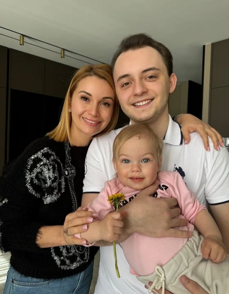 Телеведущая с сыном и дочкой