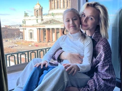 Гагарина вывела дочь, лицо которой не показывала много лет, на сцену