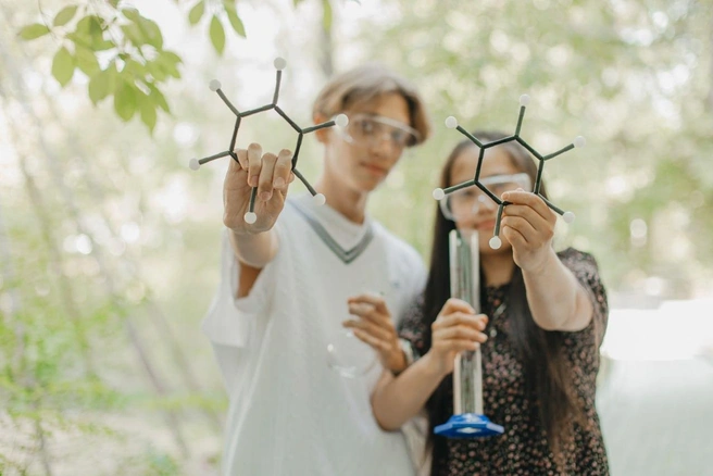 Если вовремя начать разбираться, то химия не покажется таким сложным предметом | Источник: Ксения Зимина