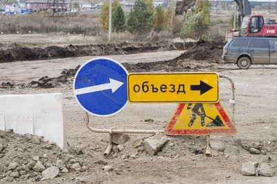 Ремонт асфальта на Верхней Набережной: движение ограничено