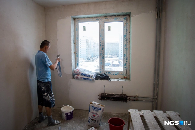 Ремонт часто бывает шумным и мешающим | Источник: Александр Ощепков / NGS.RU