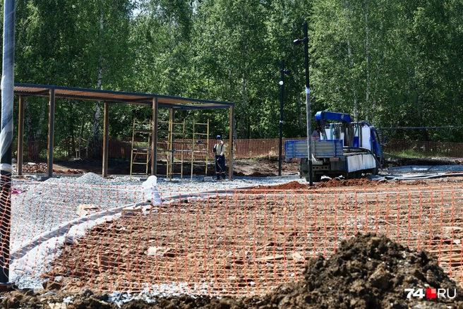 Сейчас на входе на экотропу идут строительные работы, это насторожило жителей соседних районов | Источник: Михаил Шилкин