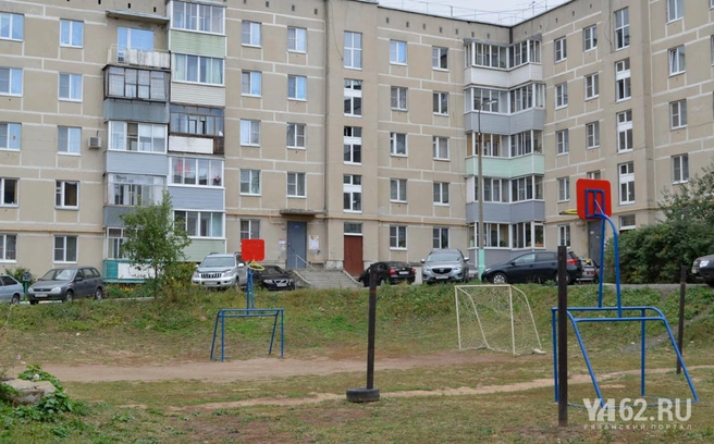 Парковка и площадка