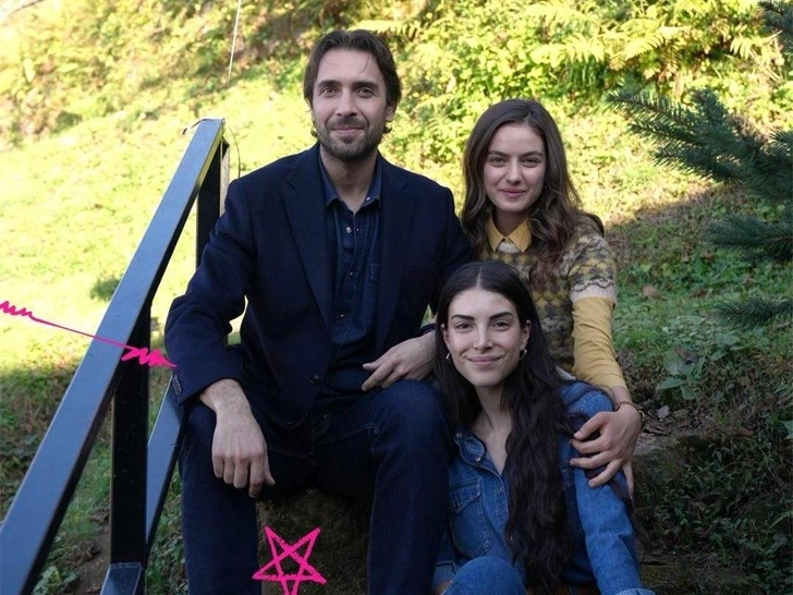 Источник: Закадровое фото со съемок сериала «Это море переполнится»