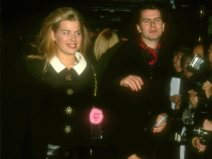 Аманда Де Кадене и Джон Тейлор на премьере «Дракулы Брэма Стокера» в Китайском театре Манна в Голливуде, Калифорния, 10 ноября 1992