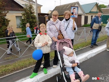«Под знаменем Бессмертного полка пройдем сквозь время, города и страны!» | Источник: Владислав Митрошин / 56.RU