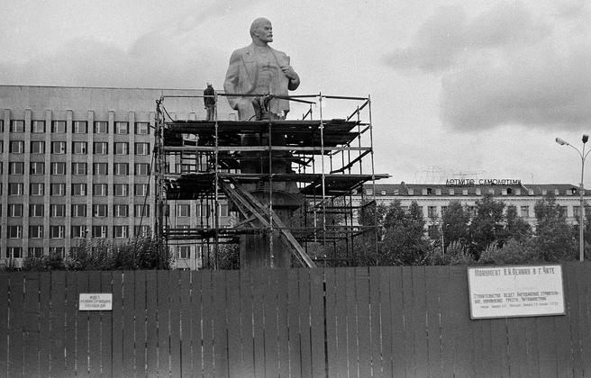 А это уже разбирают строительные леса | Источник: Евгений Епанчинцев