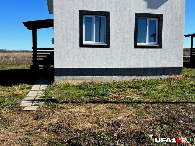 Дорогу до домов толком не проложили нигде | Источник: Андрей Бирюков / UFA1.RU