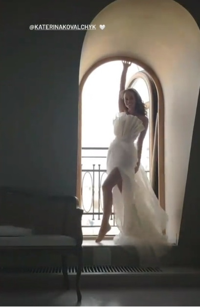 Новая возлюбленная Гарика Харламова примерила свадебное платье – фото