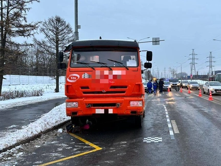 В Москве КамАЗ наехал на 10-летнюю школьницу. Девочка умерла на месте