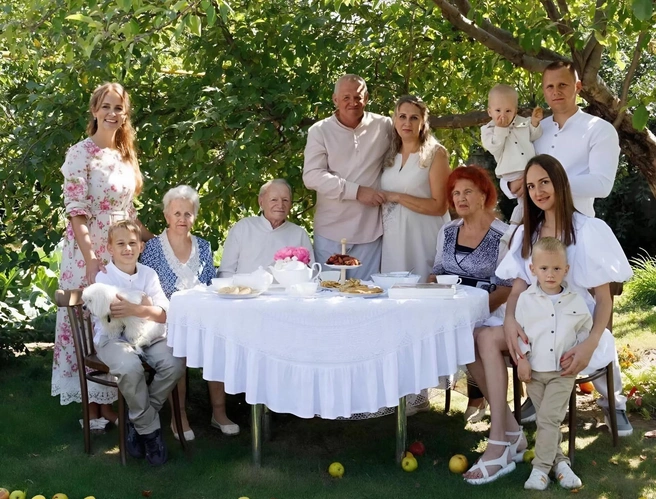 Семья Смоляковых стремимся сохранять традиции и воссоздавать атмосферу тепла и уюта в каждой упаковке пастилы | Источник: личный архив Юлии Смоляковой