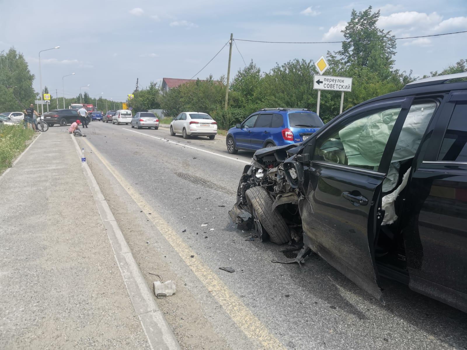 Под Екатеринбургом произошло массовое ДТП: трасса встала в глухую пробку -  8 июля 2023 - Е1.ру