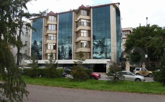 «В лучшем месте бульвара Гагарина». В Иркутске за бессовестные деньги продают просторную трешку | Источник: Авито