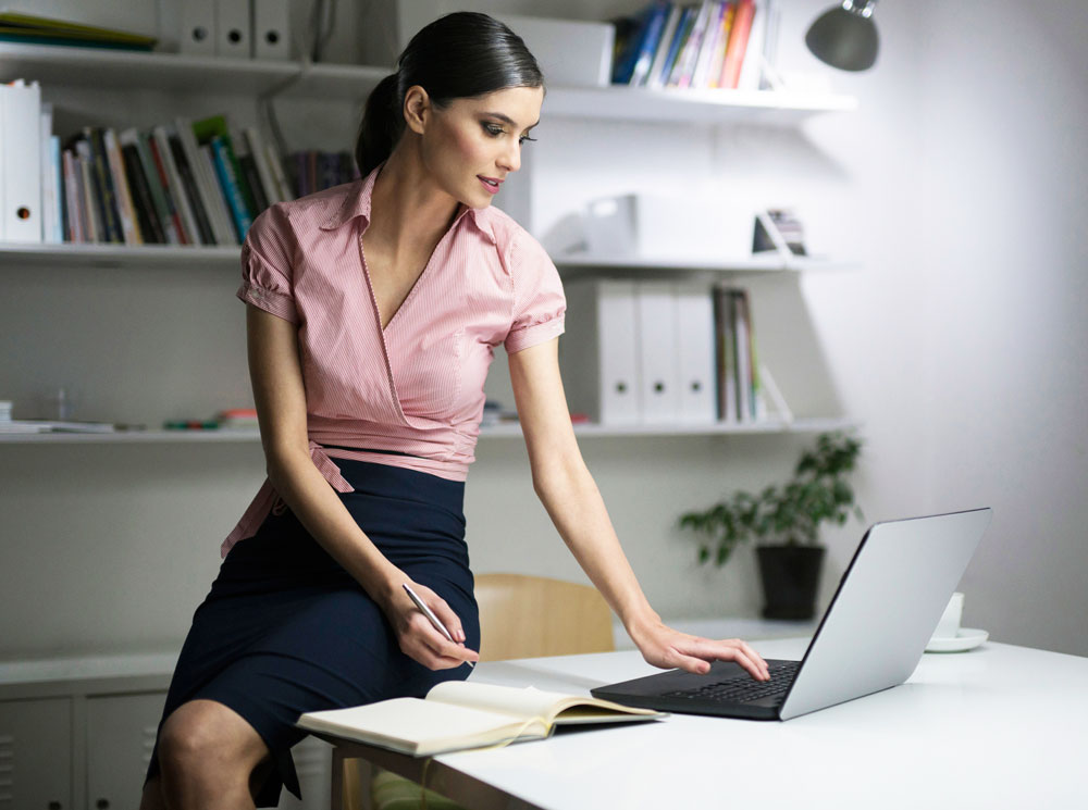 Топ-менеджер в Сети: как не погубить карьеру неудачным комментарием в Facebook (запрещенная в России экстремистская организация) | marieclaire.ru