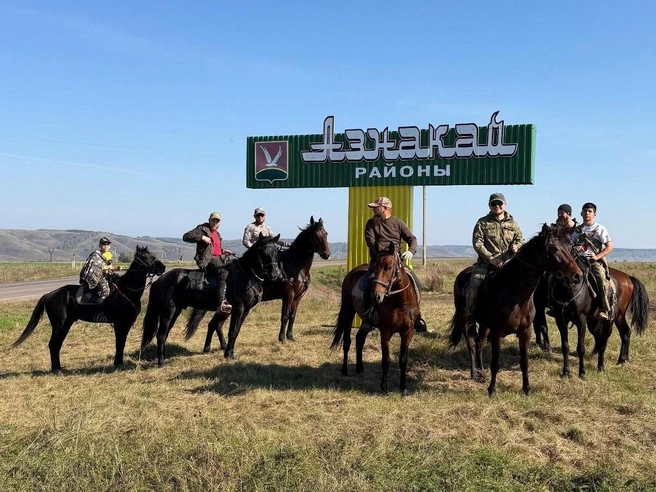 Они ночевали в палатках | Источник: Адель автоблогер / Instagram (экстремистская организация, деятельность запрещена на территории РФ)