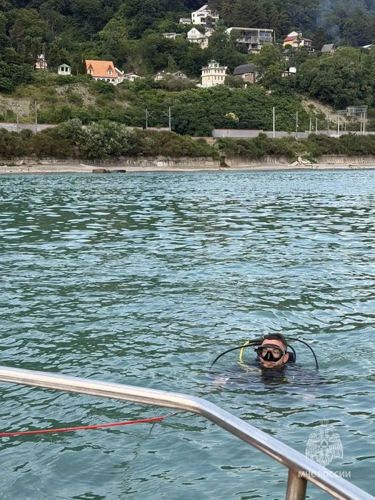 Водолазы искали тело и со стороны берега и со стороны моря | Источник: ЮРПСО МЧС России / max.ru
