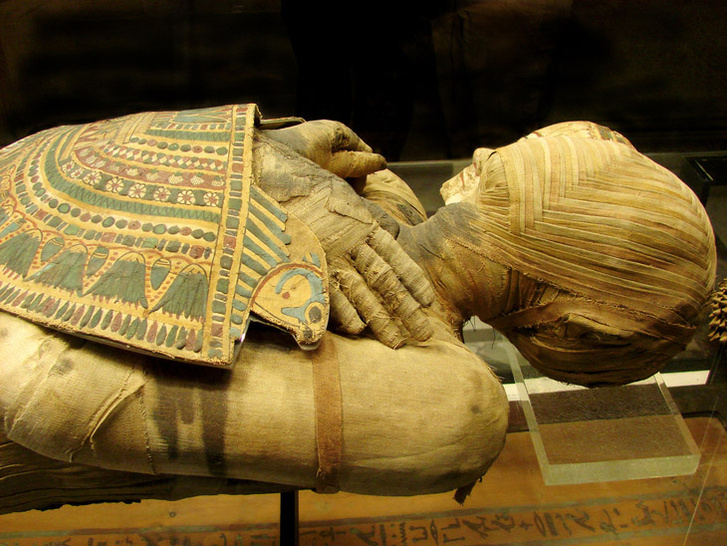Из чего делали одежду фараонов?