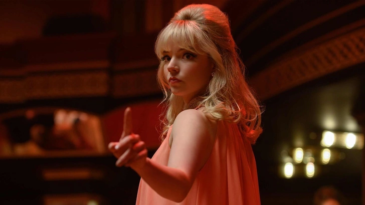 Аня Тейлор-Джой в роли Элоизы | Источник: Кадр из фильма «Прошлой ночью в Сохо»