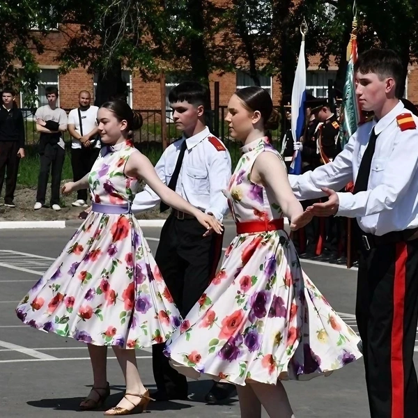 Кадеты станцевали вальс  | Источник: «Ольга Степанова» / T.me