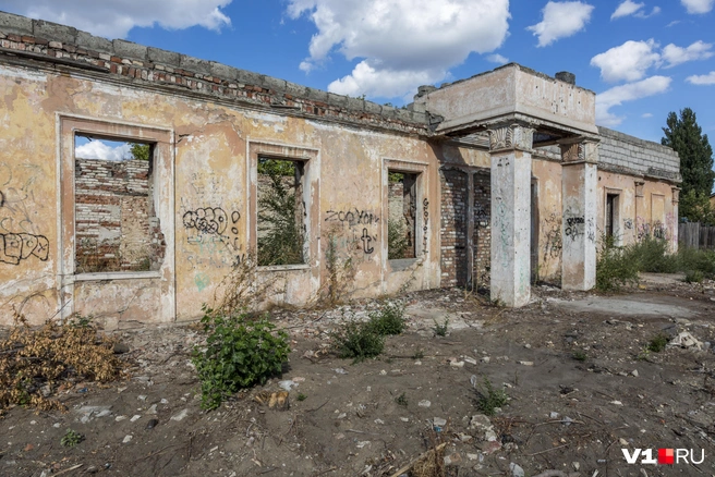 Малую и Большую Францию восстановили после войны, но от классической застройки послевоенных домов уже мало что осталось | Источник: Константин Завриков / V1.RU