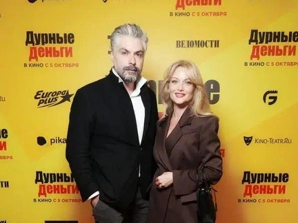 Сделавшая пластику Апина, Ксенофонтова с мужем и детьми, влюбленный Исхаков: показ «Дурных денег»