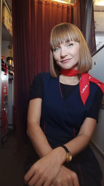 Надежда, говорят коллеги, на работе проявляет себя как внимательный специалист | Источник: предоставлено организаторами конкурса «Топ стюардесс 12»