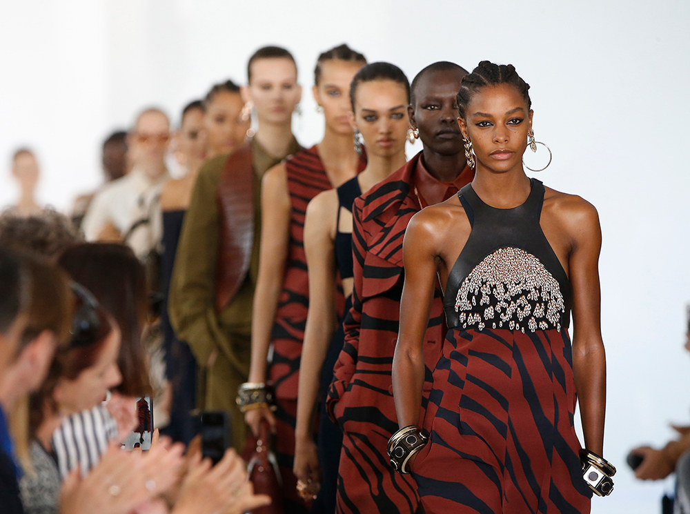 Новая эстетика: Roberto Cavalli SS18 | marieclaire.ru