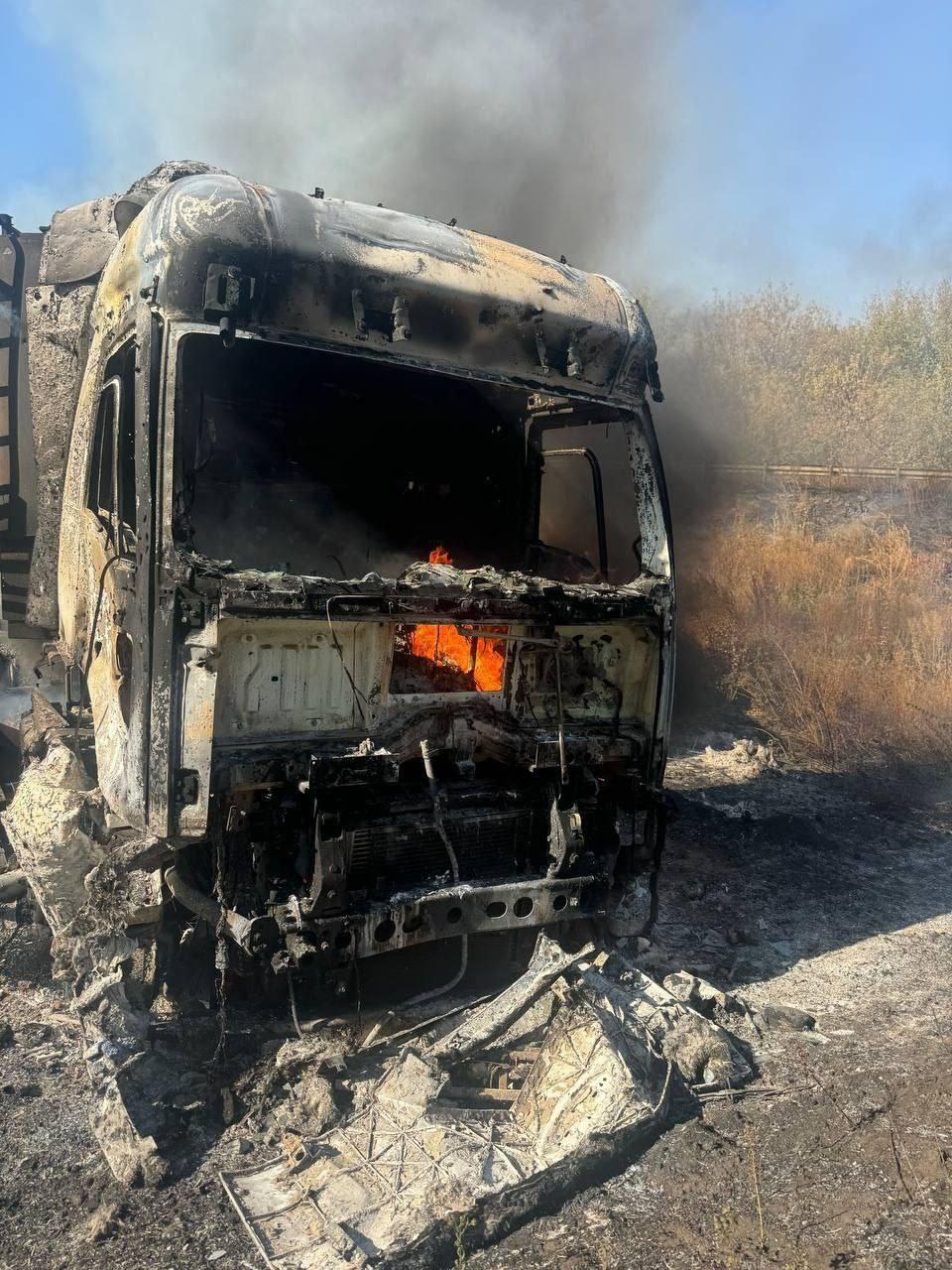 В Екатеринбурге вспыхнул театр, люди спасались на крыше, один человек погиб: новости 2 октября 