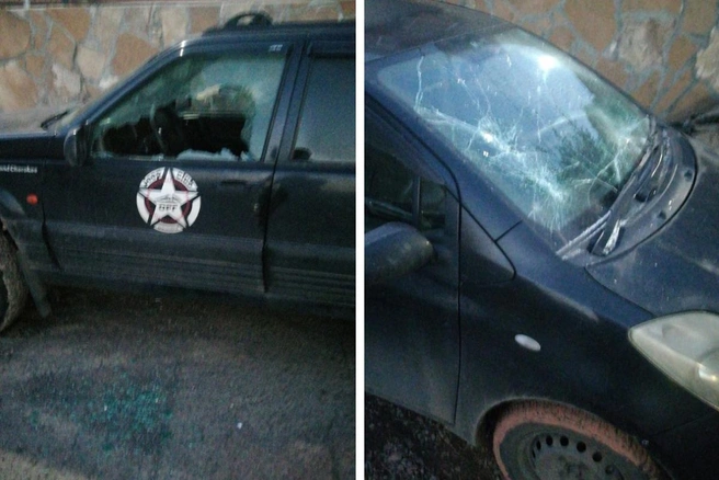 Мужчина побил стекла автомобилей, но не успел уйти с места ЧП — его поймали жители | Источник: krsk_solnechnyi / Vk.com