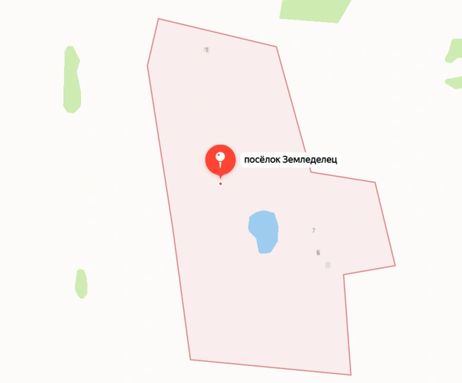 В поселке есть небольшая река, где нельзя купаться | Источник: yandex.ru/maps