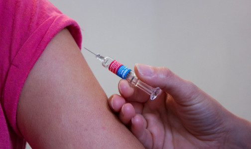 Комбинацию из российской и британской вакцин начнут испытывать на людях в феврале