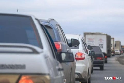 Bus and cars collide, causing six-kilometer jam on M-4 Don