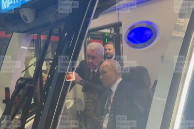 Путин и Собянин посетили выставку беспилотного транспорта