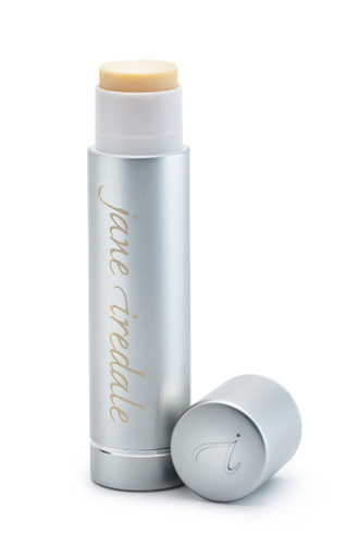 Бальзам для губ SPF 15 в оттенке sheer, Jane Iredale. Основные ингредиенты: диоксид титана, экстракт семян моркови, масло авокадо, а также экстракты кофейных зерен, ежевики, зеленого чая и витамин E.